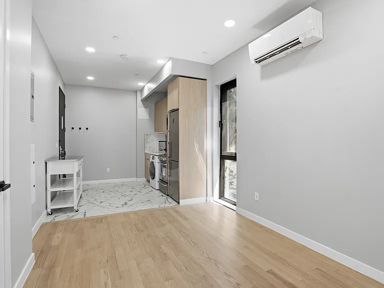 356 E 8th St #101 — Photo 10