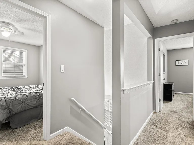 910 E Summit St — Photo 29