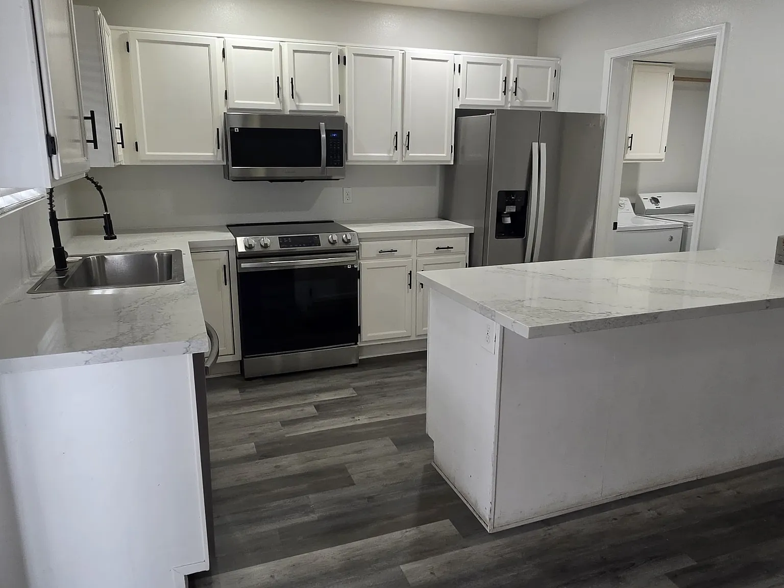 3 bed, 2.5 bath, 1430 sqft, $2,400 — Photo 4