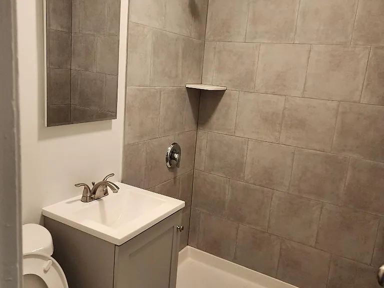 1552 E 21st St #1/4 — Photo 5