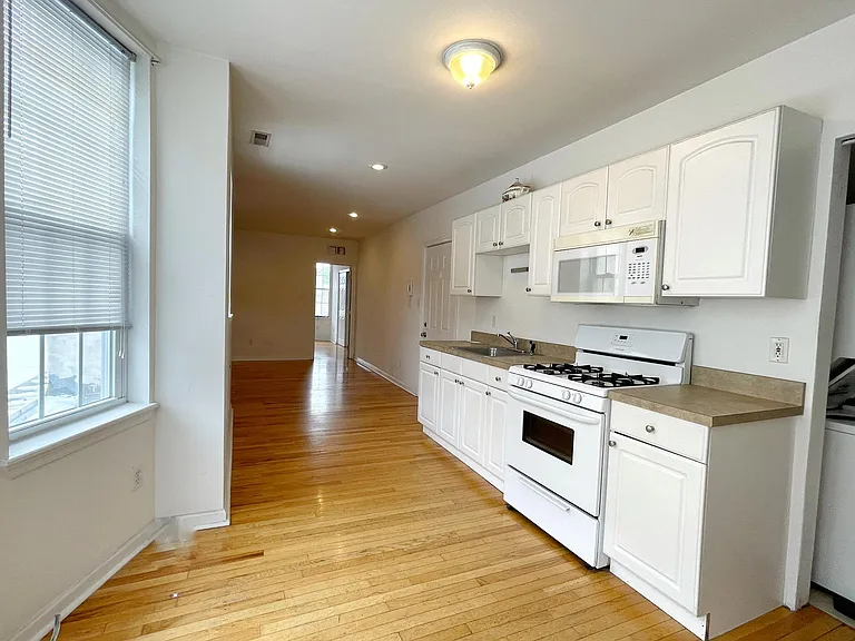 2403 S Broad St — Photo 28