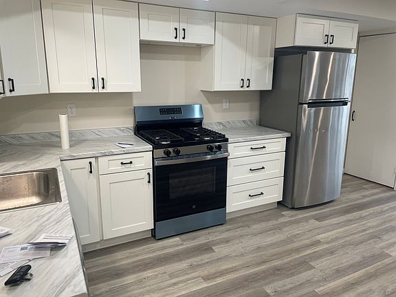 2nd image of 304 Deepwood Dr
