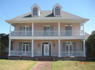 6131 Eastover Dr, New Orleans, LA 70128