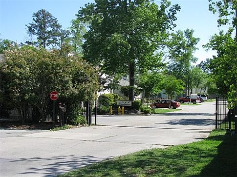 3rd image of 406 Parkview Blvd