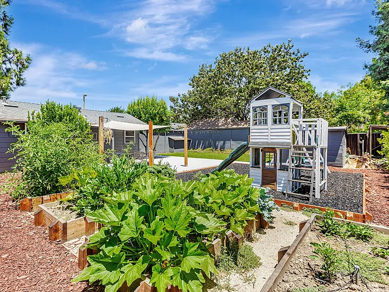 Planters boxes for gardening