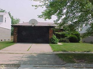 26000 Stratford Pl, Oak Park, MI 48237