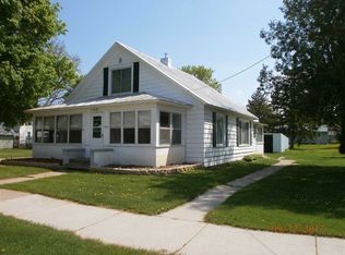 424 Mill St, Manawa, WI 54949