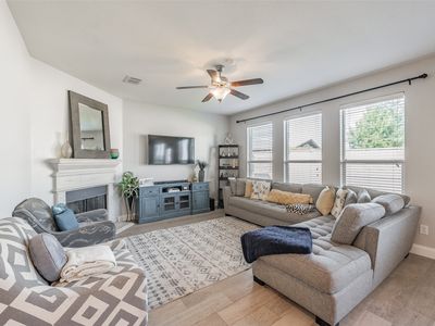 909 Silverthorne Dr, Burleson, TX, 76028