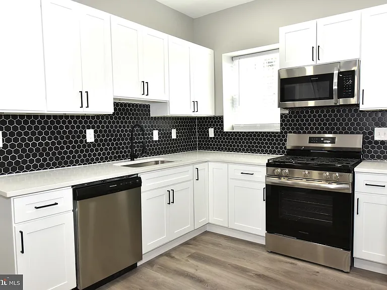 2225 W Baltimore St — Photo 10