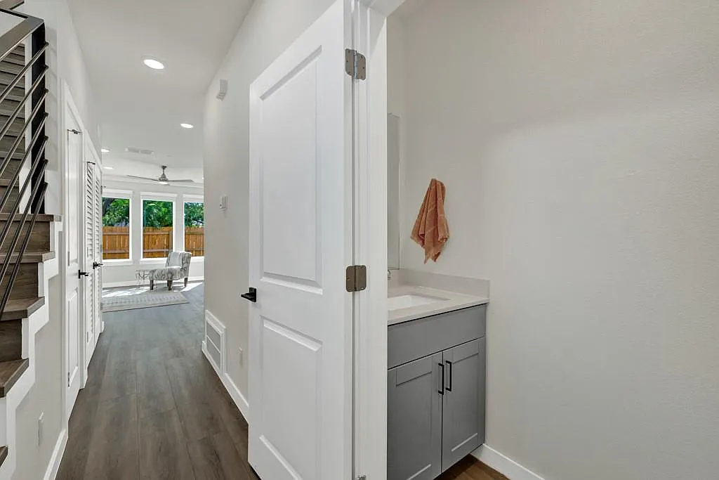 3 bed, 2.5 bath, 1350 sqft, $1,950 — Photo 3