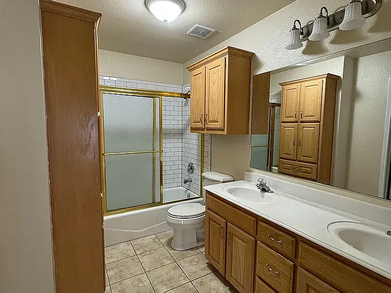 1202 Lindsey Ln — Photo 10
