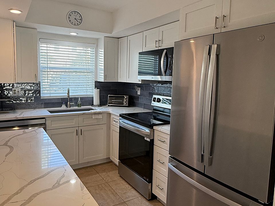 Full Size Frig with ice maker