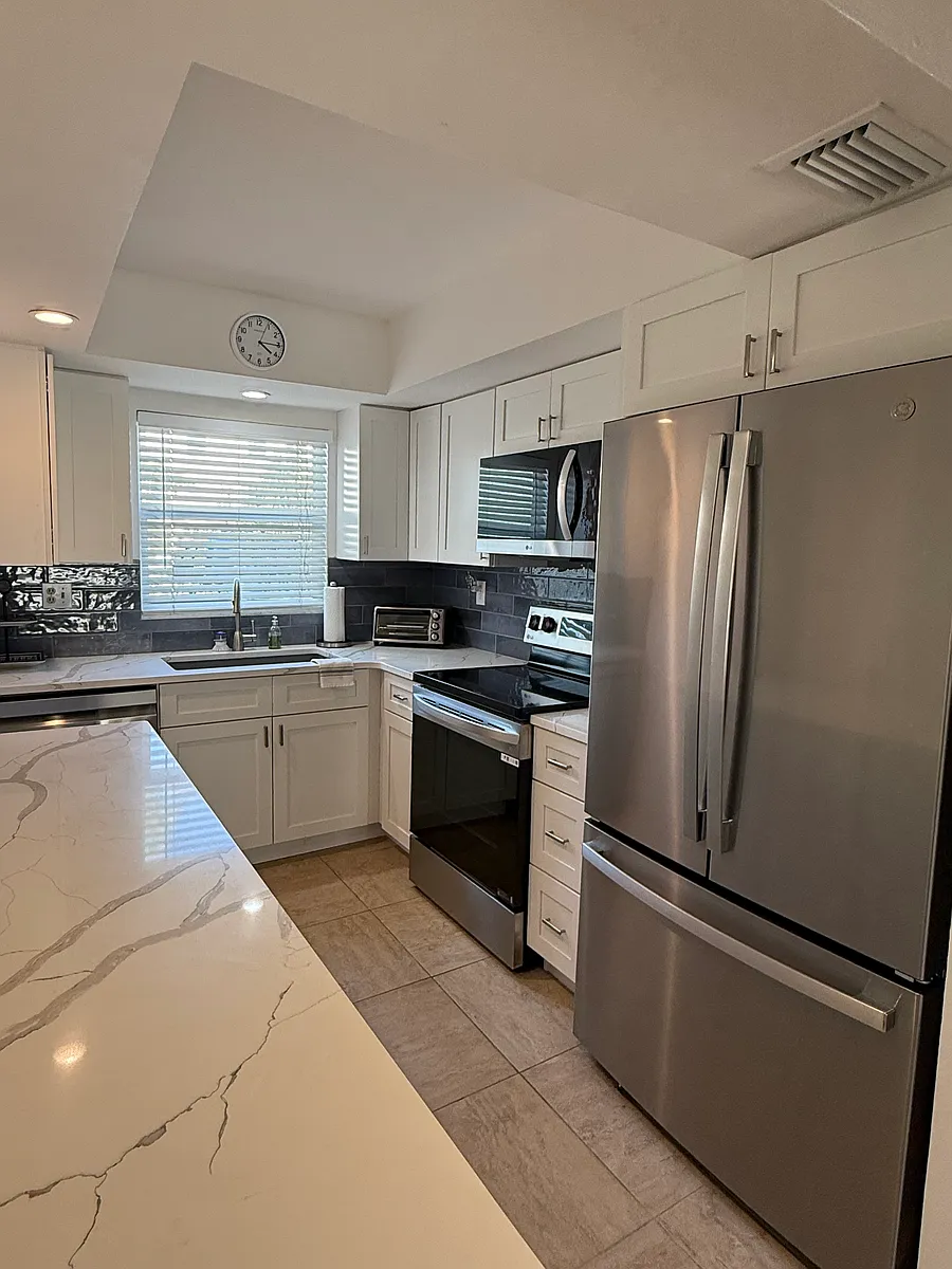 Full Size Frig with ice maker - 9200 Midnight Pass Rd #10