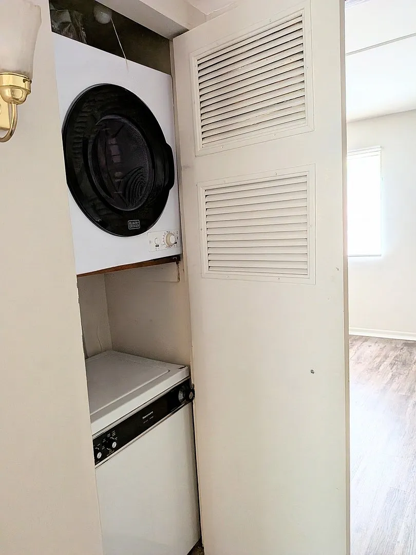 1 bed, 950 sqft, $1,650 — Photo 3