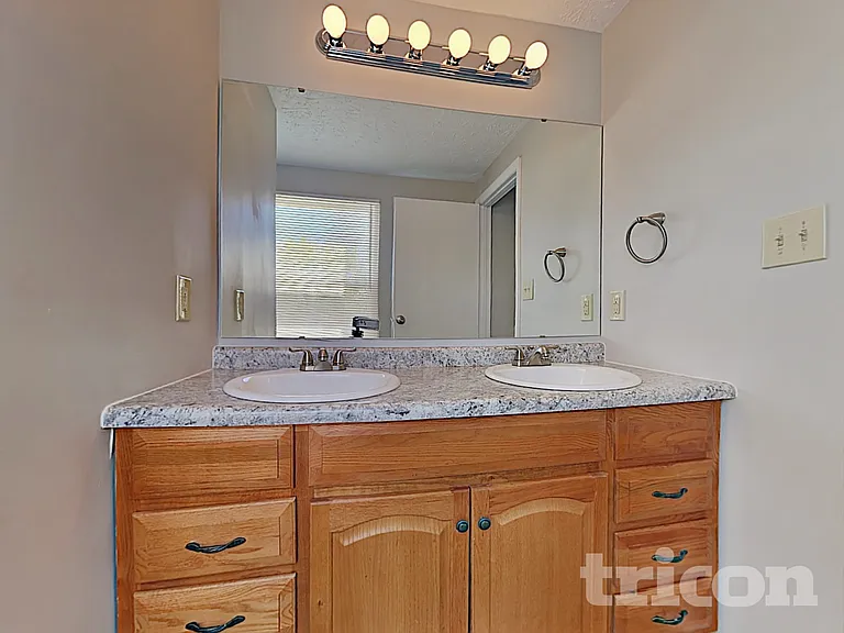 3708 W 42nd Ter — Photo 24