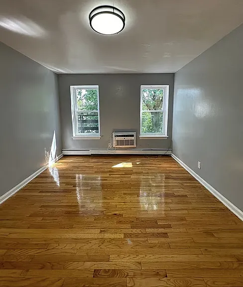 138 E 7th St #7 — Photo 30