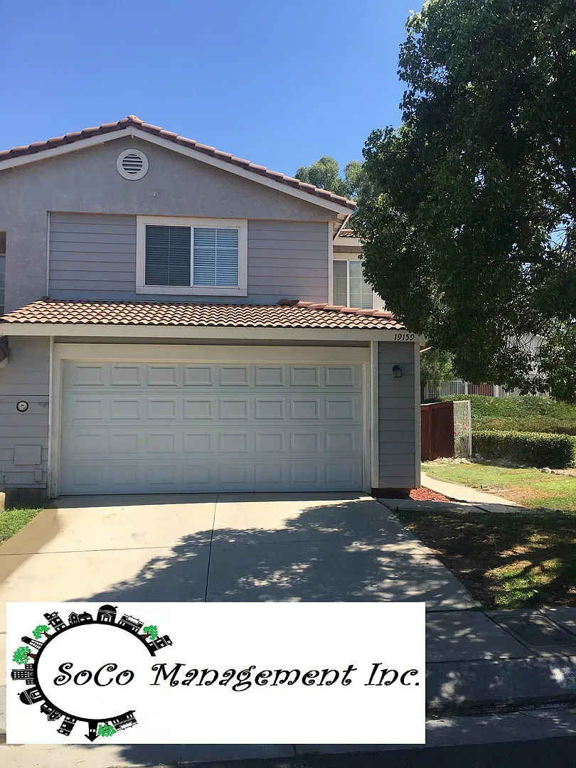 Desirable 3 bedroom / 2.5 Bathroom Mission Grove, Riverside Home — Photo 1