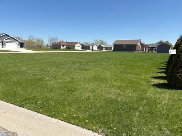 706 10th St NW, Frazee, MN 56544