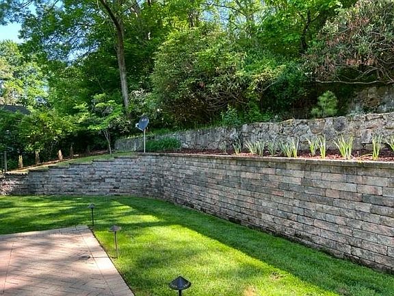 4th image of 93 Park Ln
