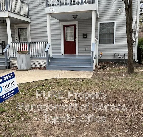 429 E 63rd Ter — Photo 1