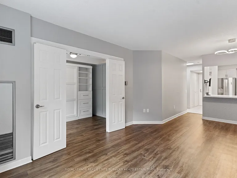 284 Bloor St W #304 — Photo 6