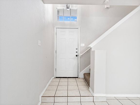 5th image of 827 Sagewood Trl