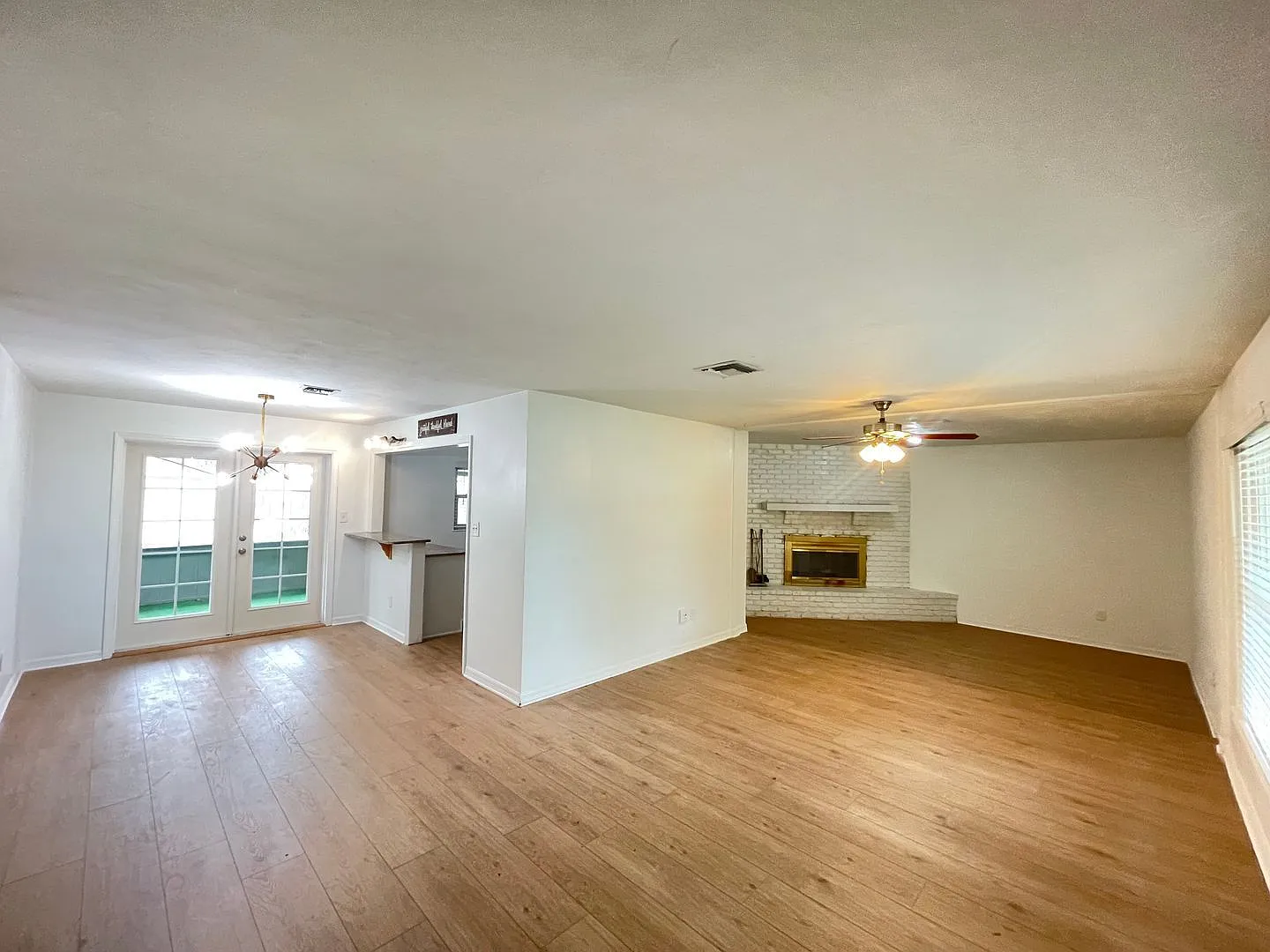 3 bed, 2.0 bath, 1320 sqft, $2,295 — Photo 2