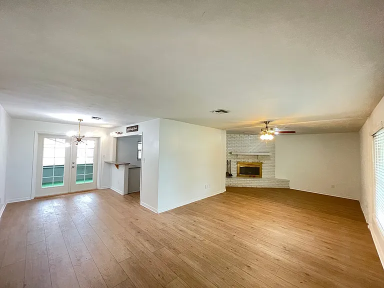 44 S Cortez Ave — Photo 2