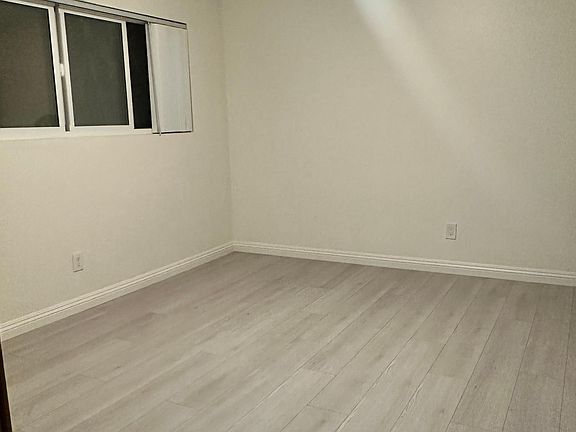 2nd image of 525 Evergreen St