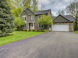 35 Pond View Dr, Oswego, NY 13126
