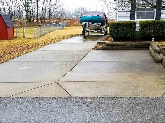 3rd image of 106 Willow Pointe Dr