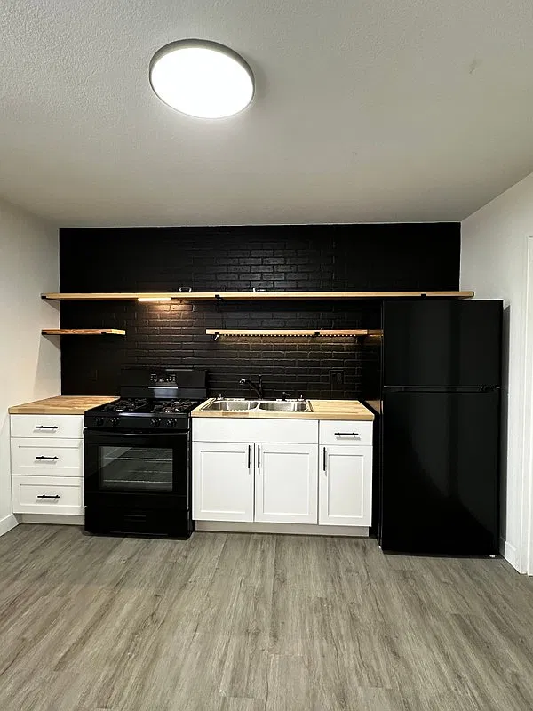 2 bed, 1.0 bath, 65000 sqft, $575 — Photo 2
