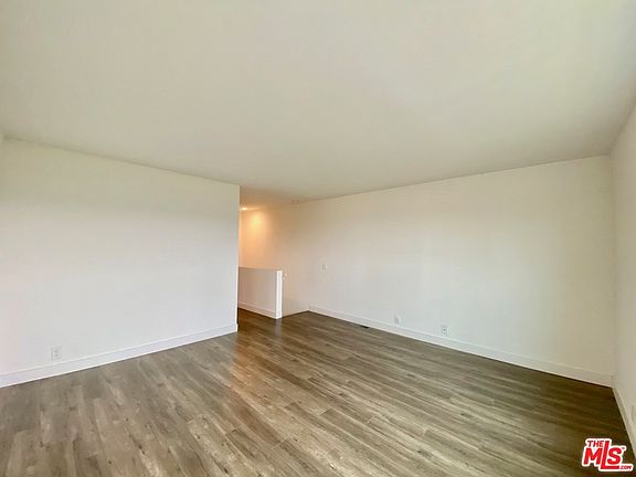 5th image of 2975 Waverly Dr #11