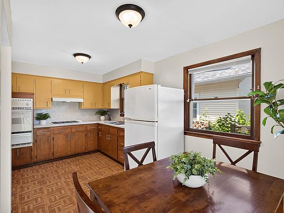 4th image of 3953 38th Ave S
