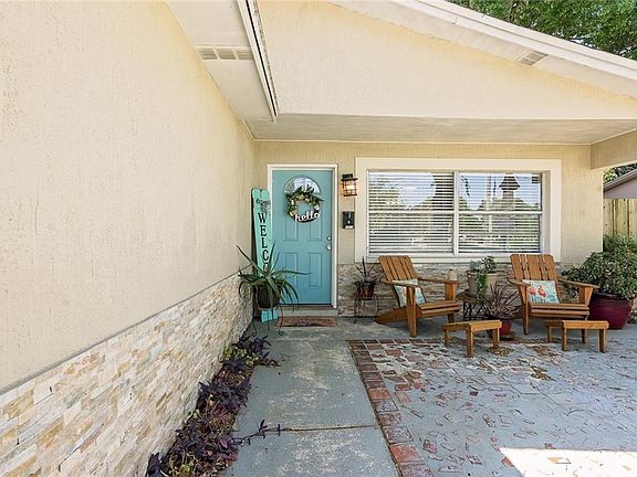 3rd image of 1517 Crystal Lake Dr