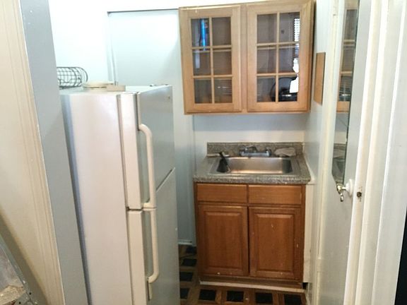 5th image of 1708 Lexington Ave #2