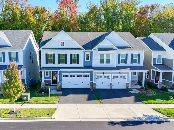 17831 Woods Overlook Dr, Dumfries, VA 22026