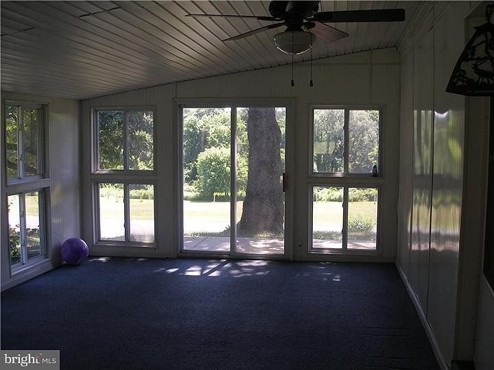 Enclosed porch/ sun room