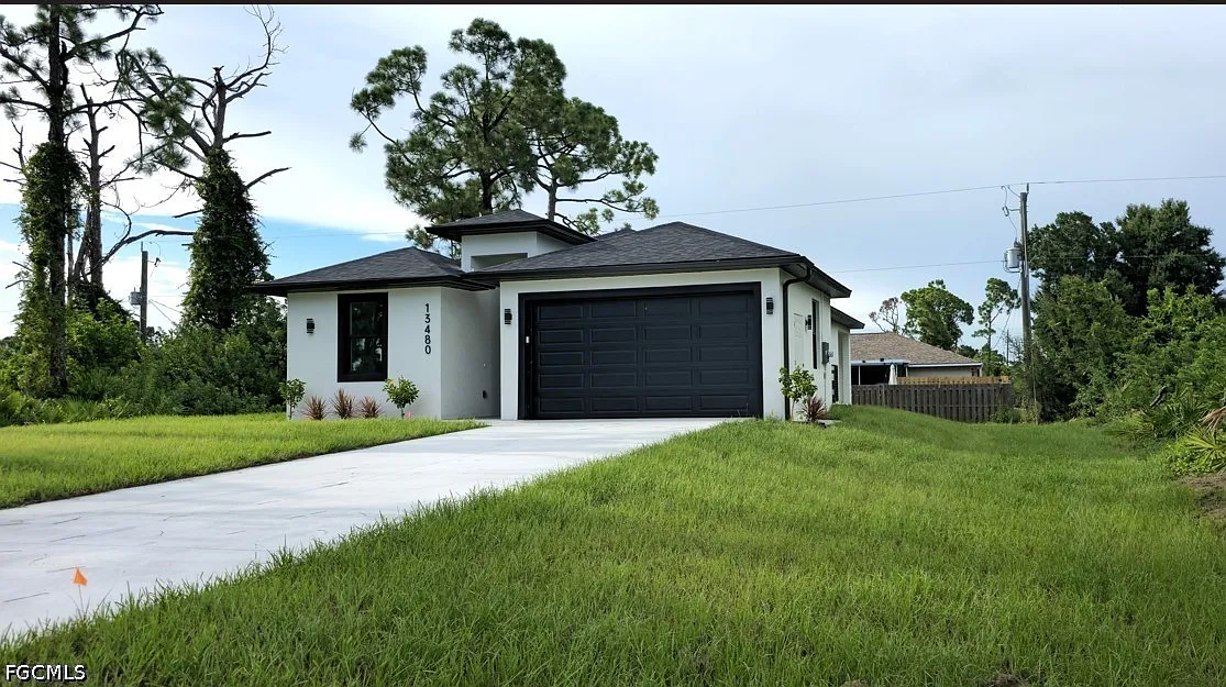 3 bed, 2.0 bath, 1170 sqft, $1,975 — Photo 2
