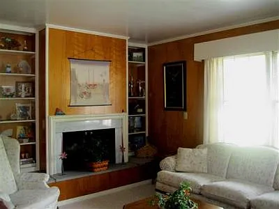 123 Elwood Ave photo 1