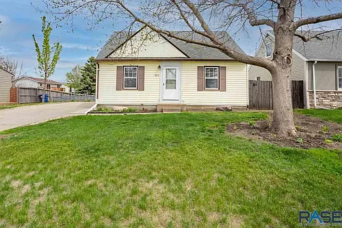 804 E Presentation St Photo 1