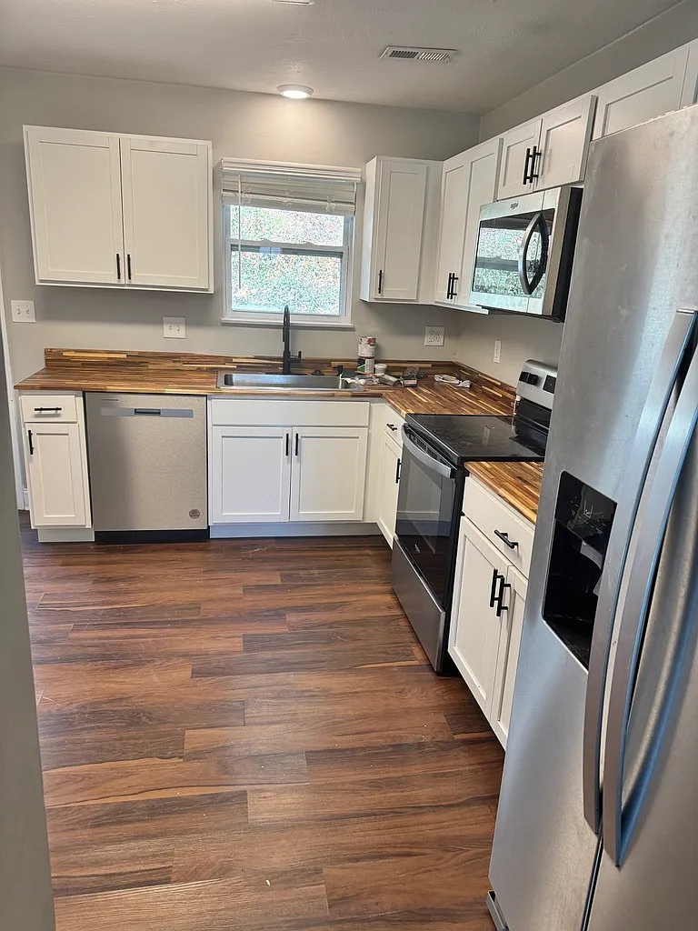 2911 Beaverwood Dr — Photo 3