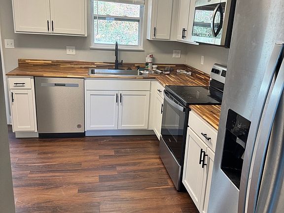 3rd image of 2911 Beaverwood Dr