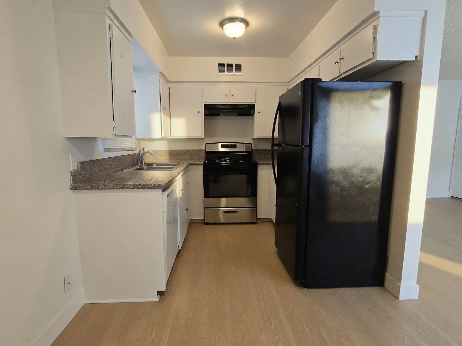 2 bed, $2,250 — Photo 2