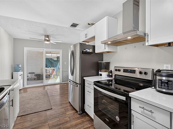 5th image of 118 Maple St