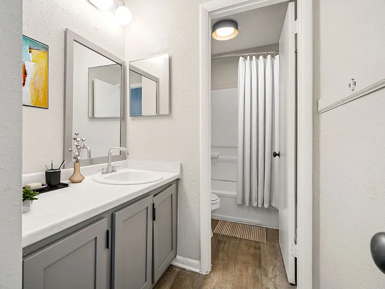Westminster Club Apartments — Photo 37