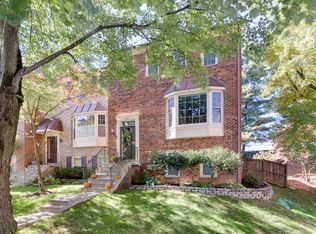 2868 Sutton Oaks Ln, Vienna, VA 22181