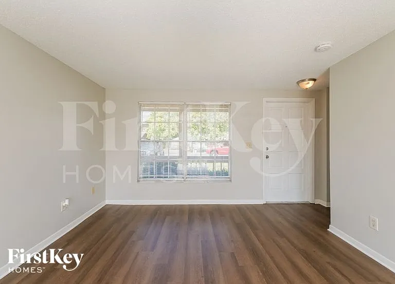 1007 Coldstream Ct — Photo 3