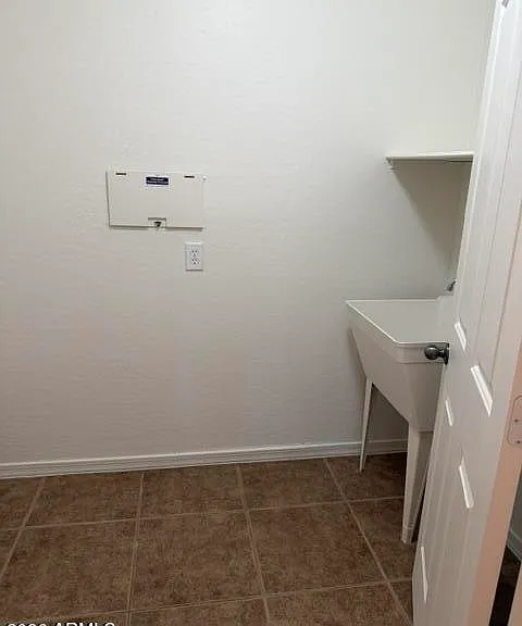 887 W Desert Hills Dr — Photo 12