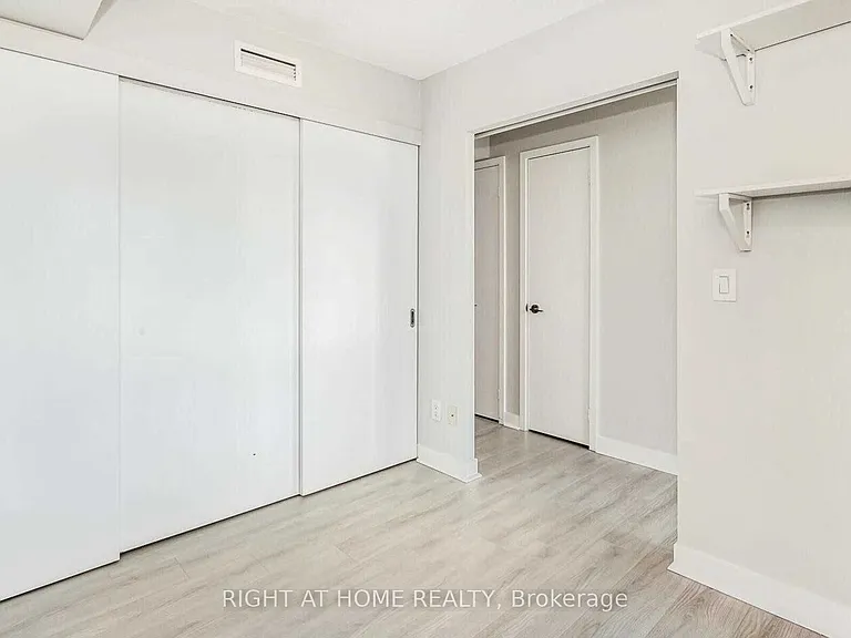 110 Charles St E #1702 — Photo 20